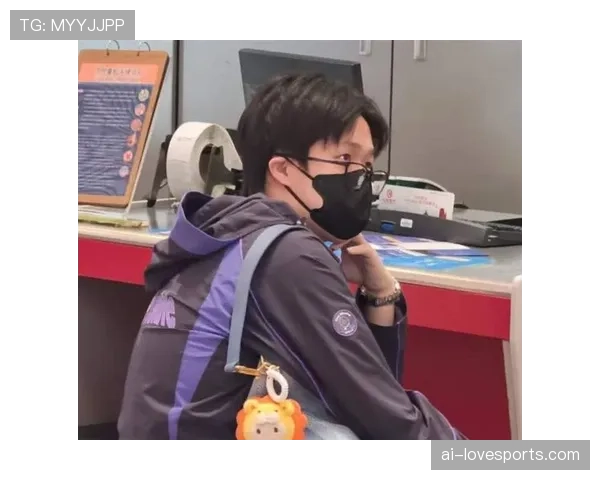 王楚钦赛场像战士，出机场像贵公子，看到他行李我瞬间怀疑自己人生选择